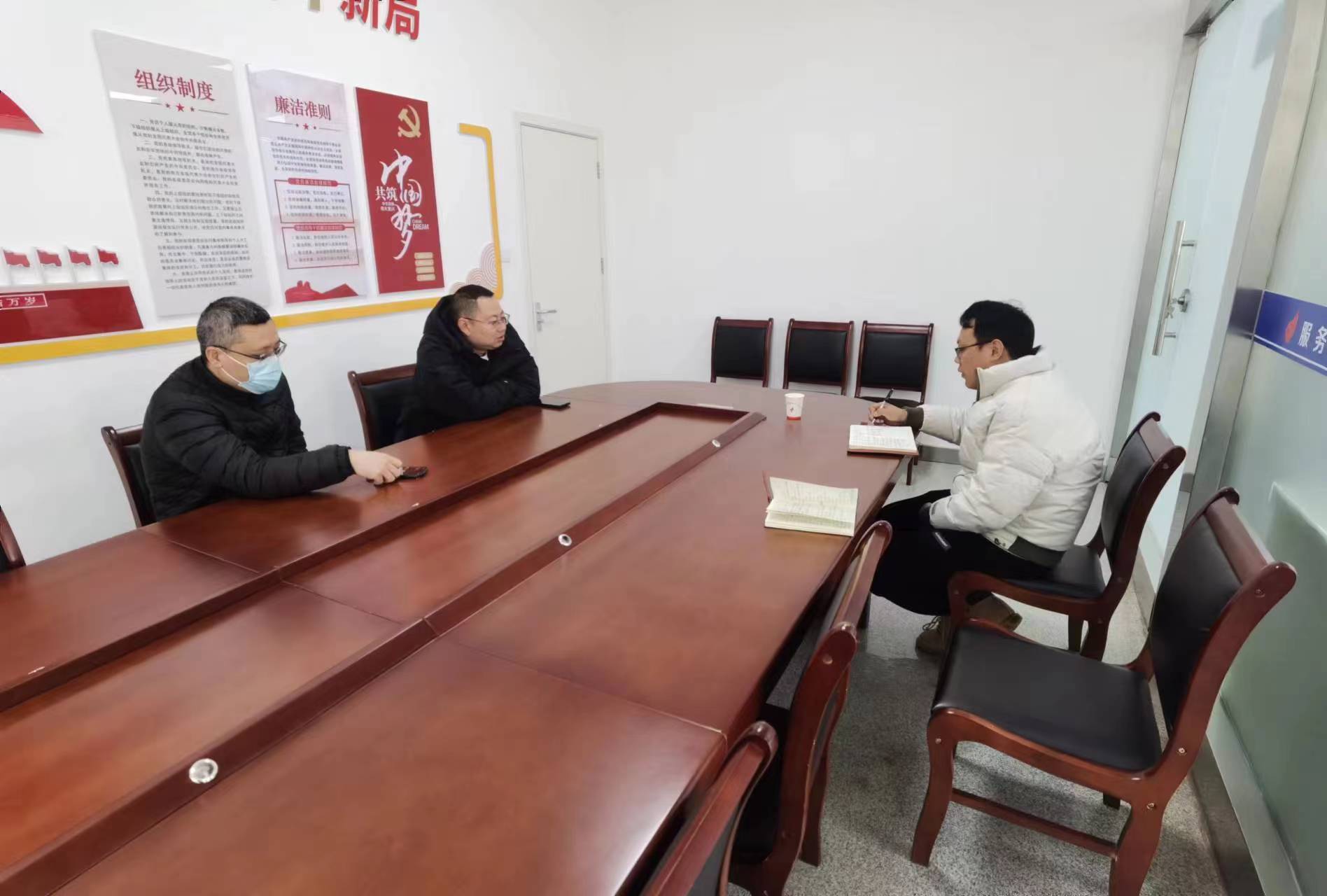 高新區(qū)審批中心了解地賜飼料不動產登記事項.jpg